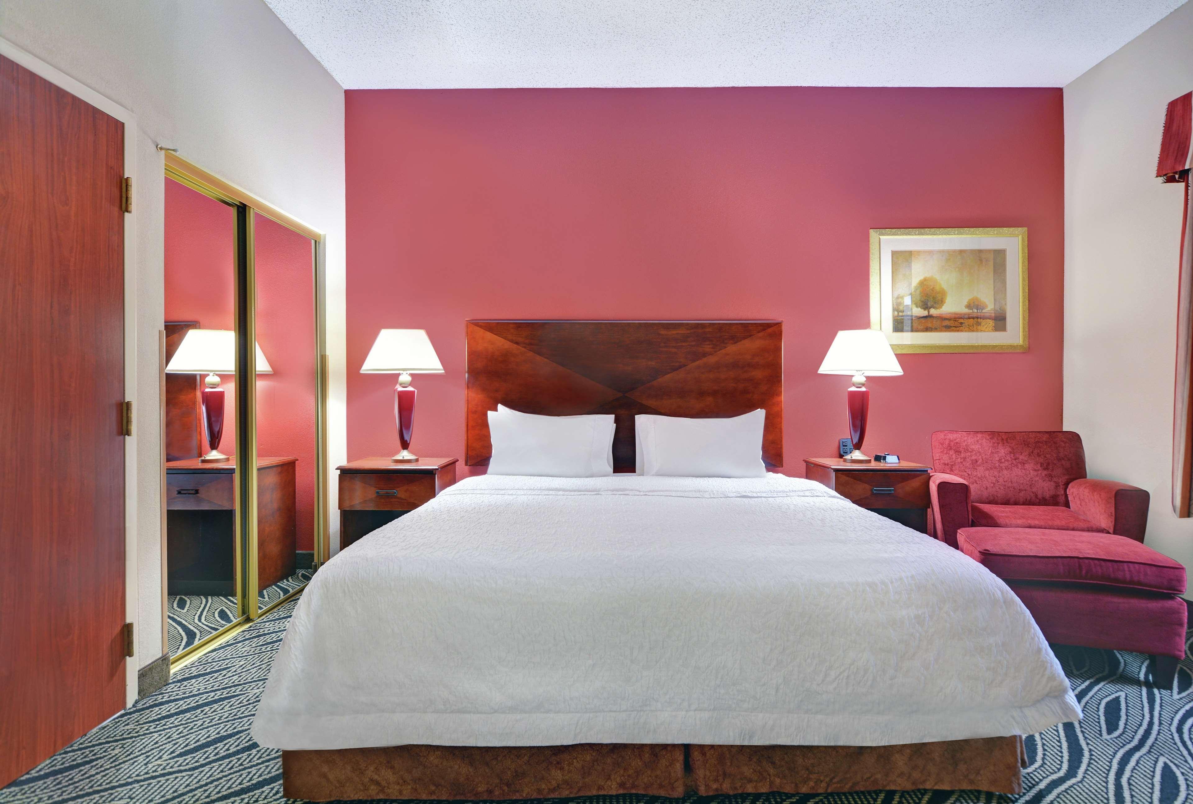 Hampton Inn Фейетвилл Экстерьер фото