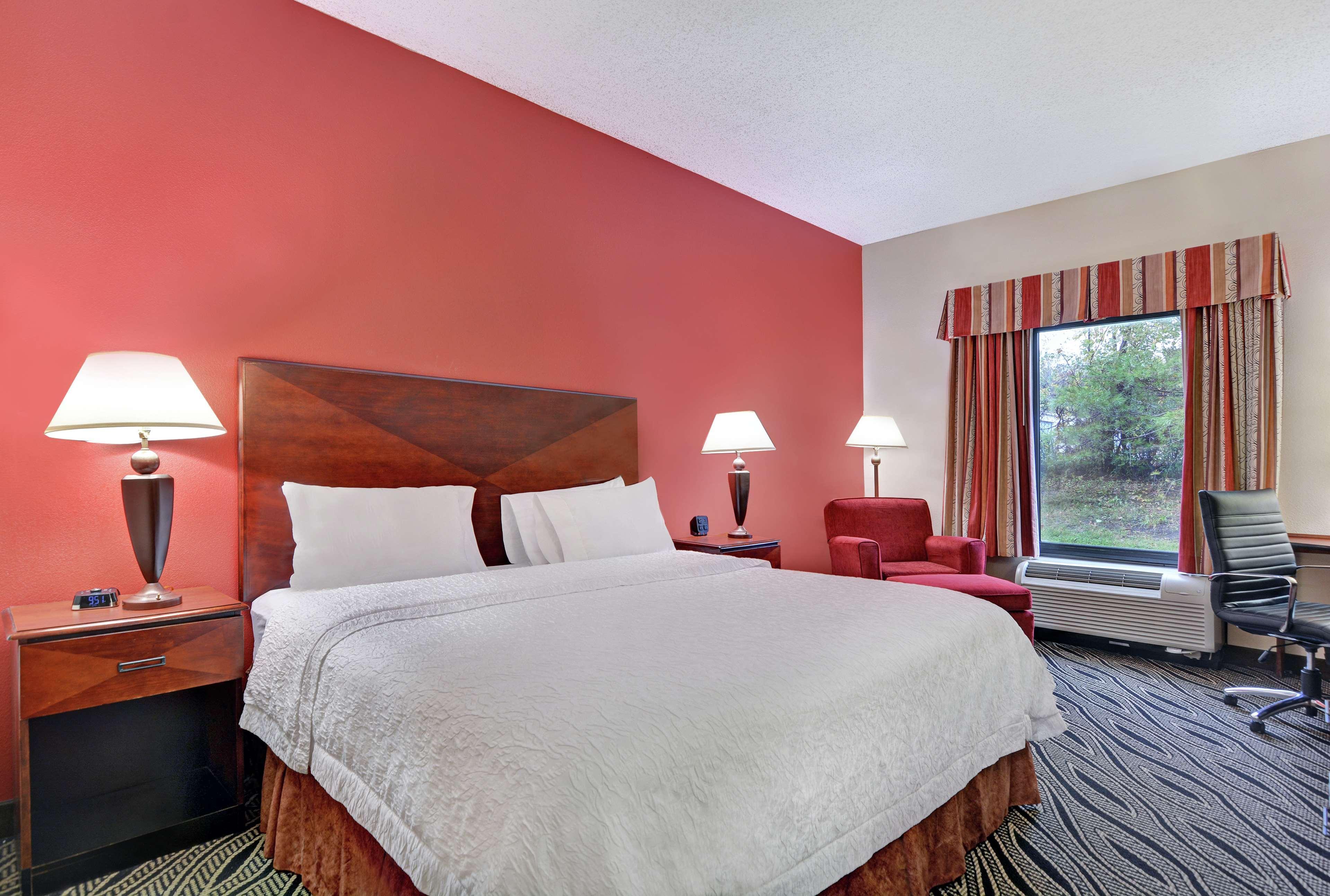 Hampton Inn Фейетвилл Экстерьер фото