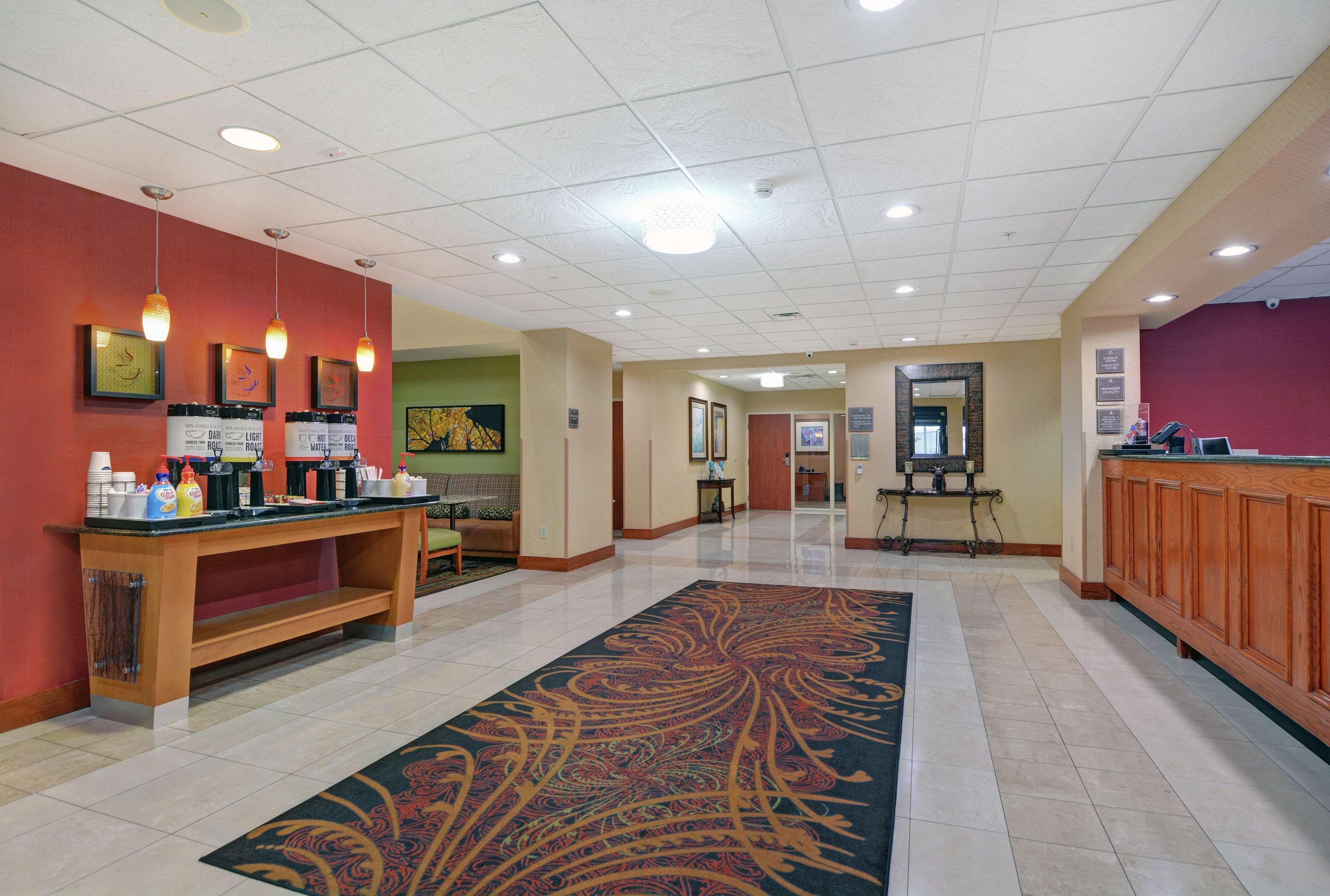 Hampton Inn Фейетвилл Экстерьер фото