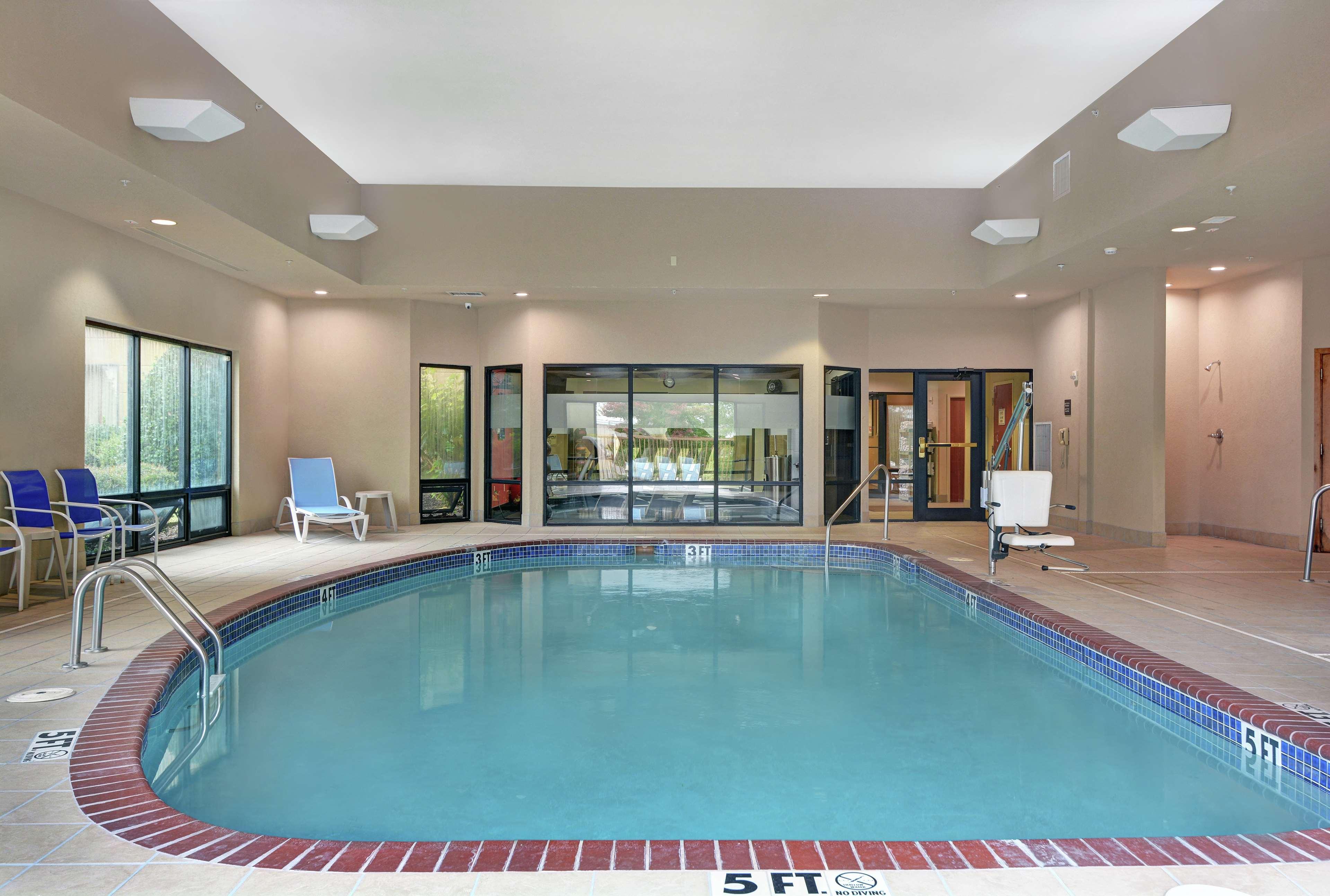 Hampton Inn Фейетвилл Экстерьер фото