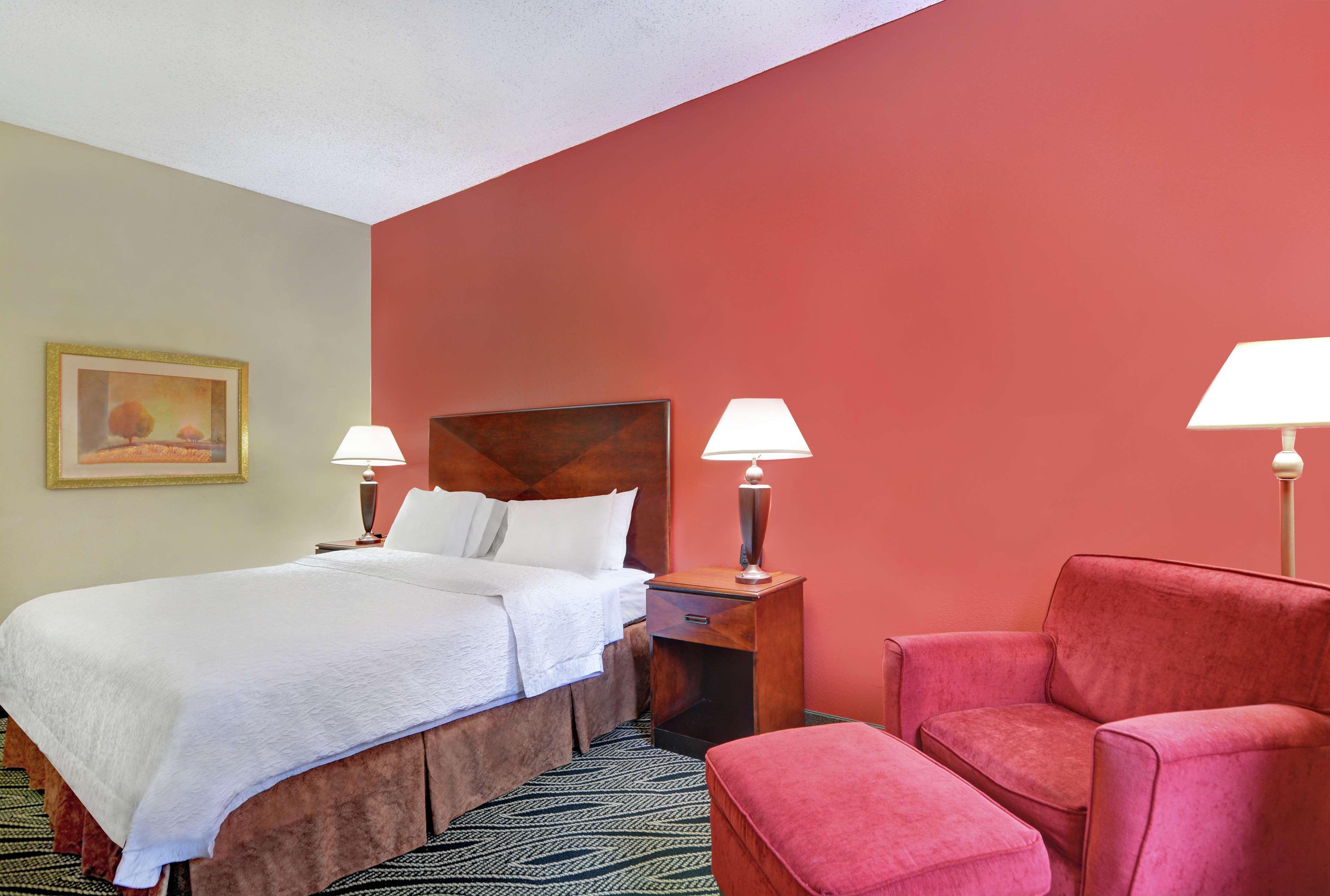Hampton Inn Фейетвилл Экстерьер фото