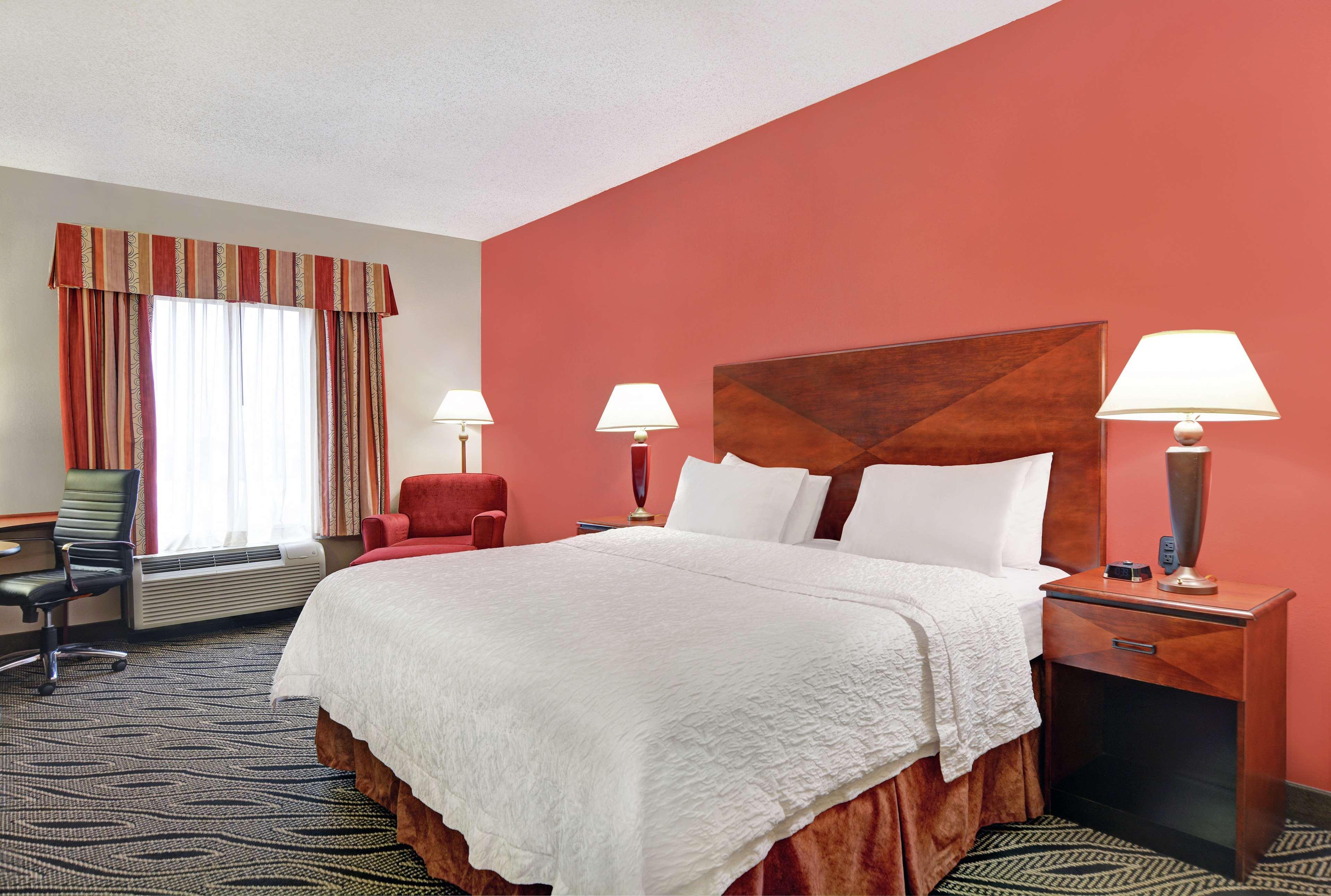 Hampton Inn Фейетвилл Экстерьер фото