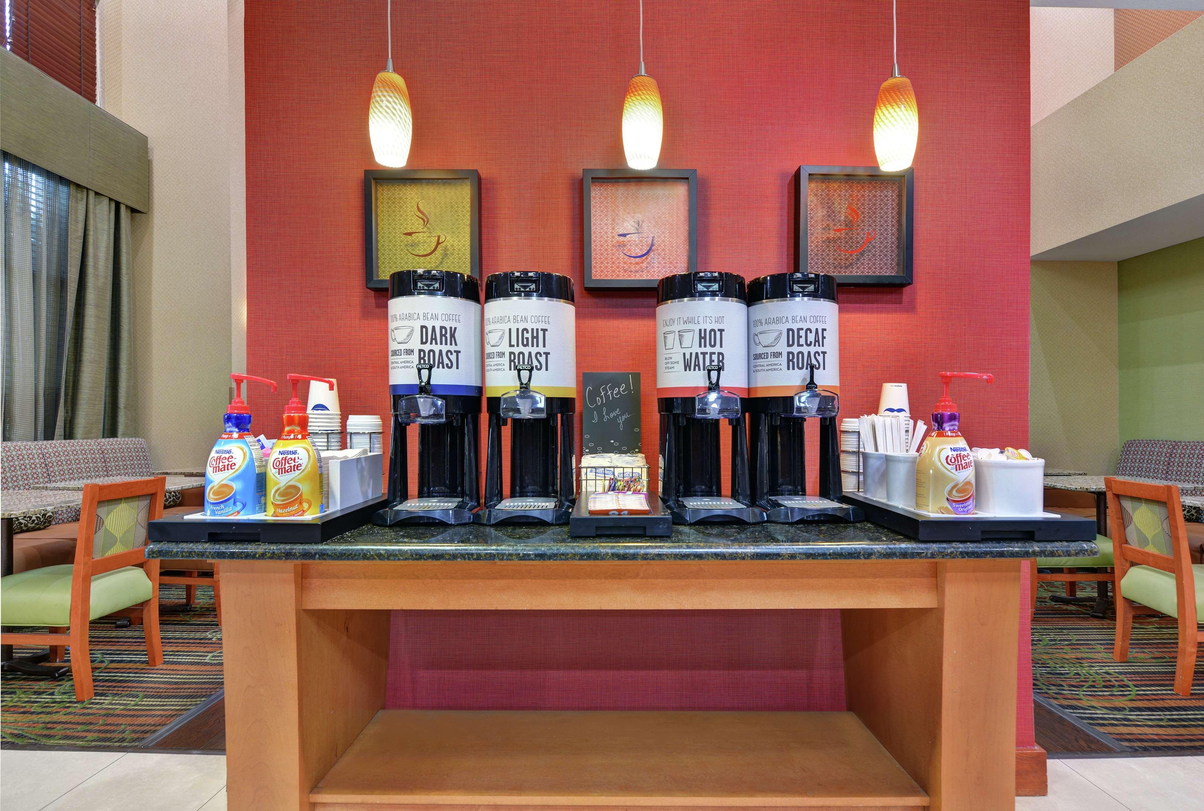 Hampton Inn Фейетвилл Экстерьер фото