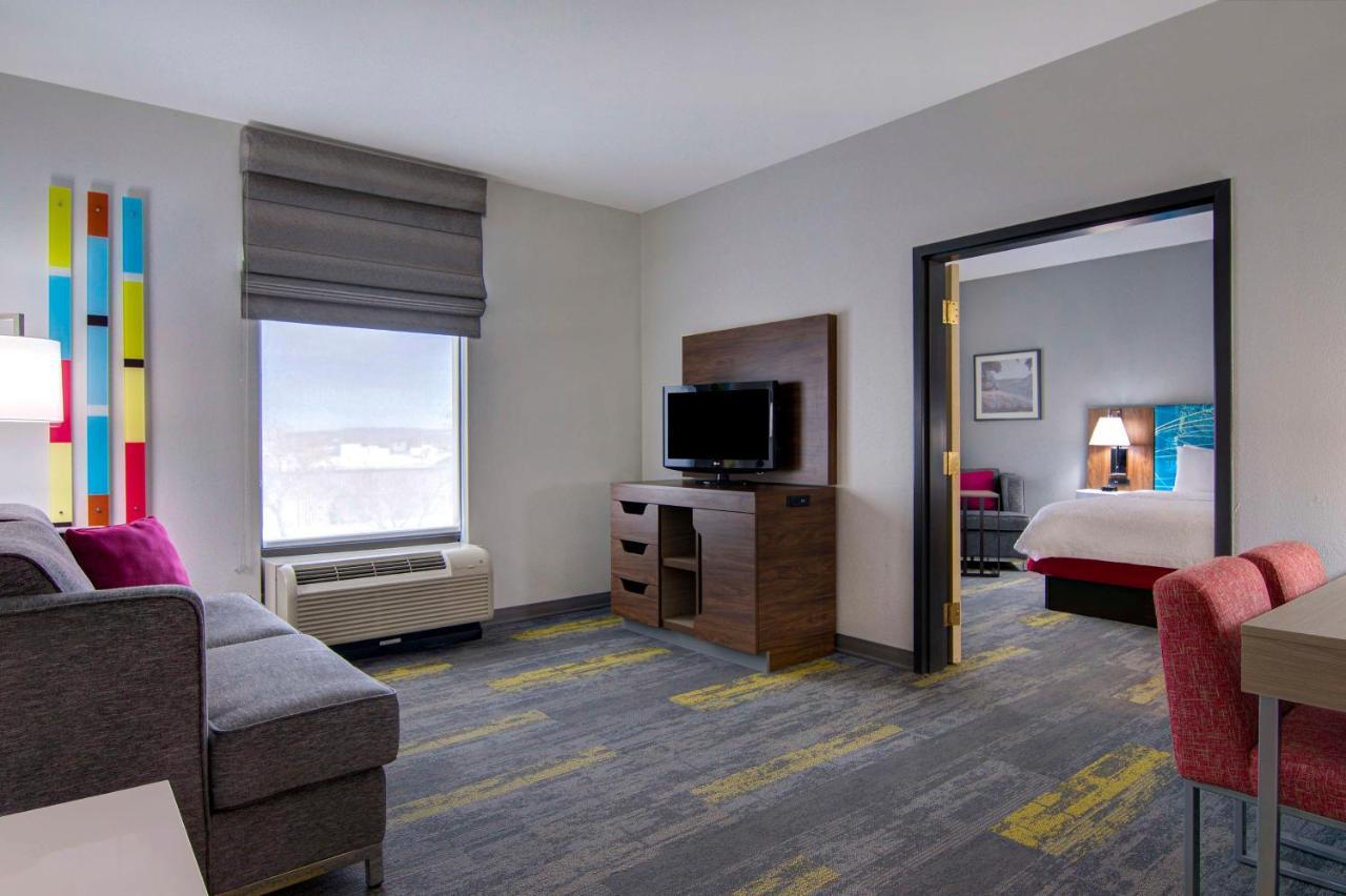 Hampton Inn Фейетвилл Экстерьер фото
