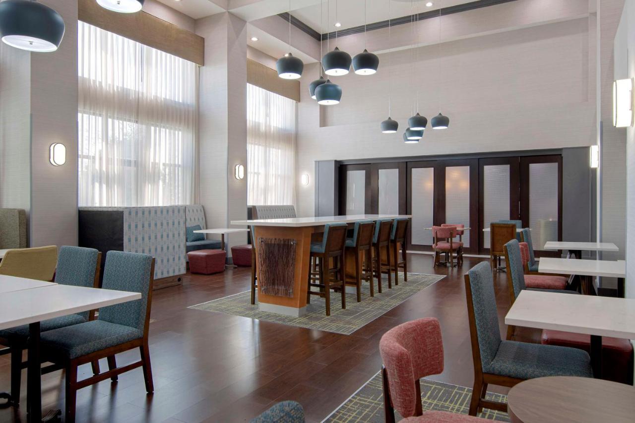 Hampton Inn Фейетвилл Экстерьер фото