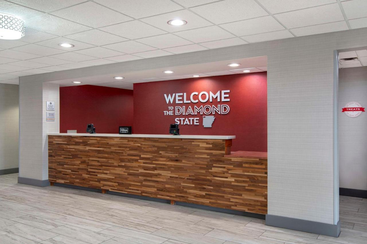 Hampton Inn Фейетвилл Экстерьер фото