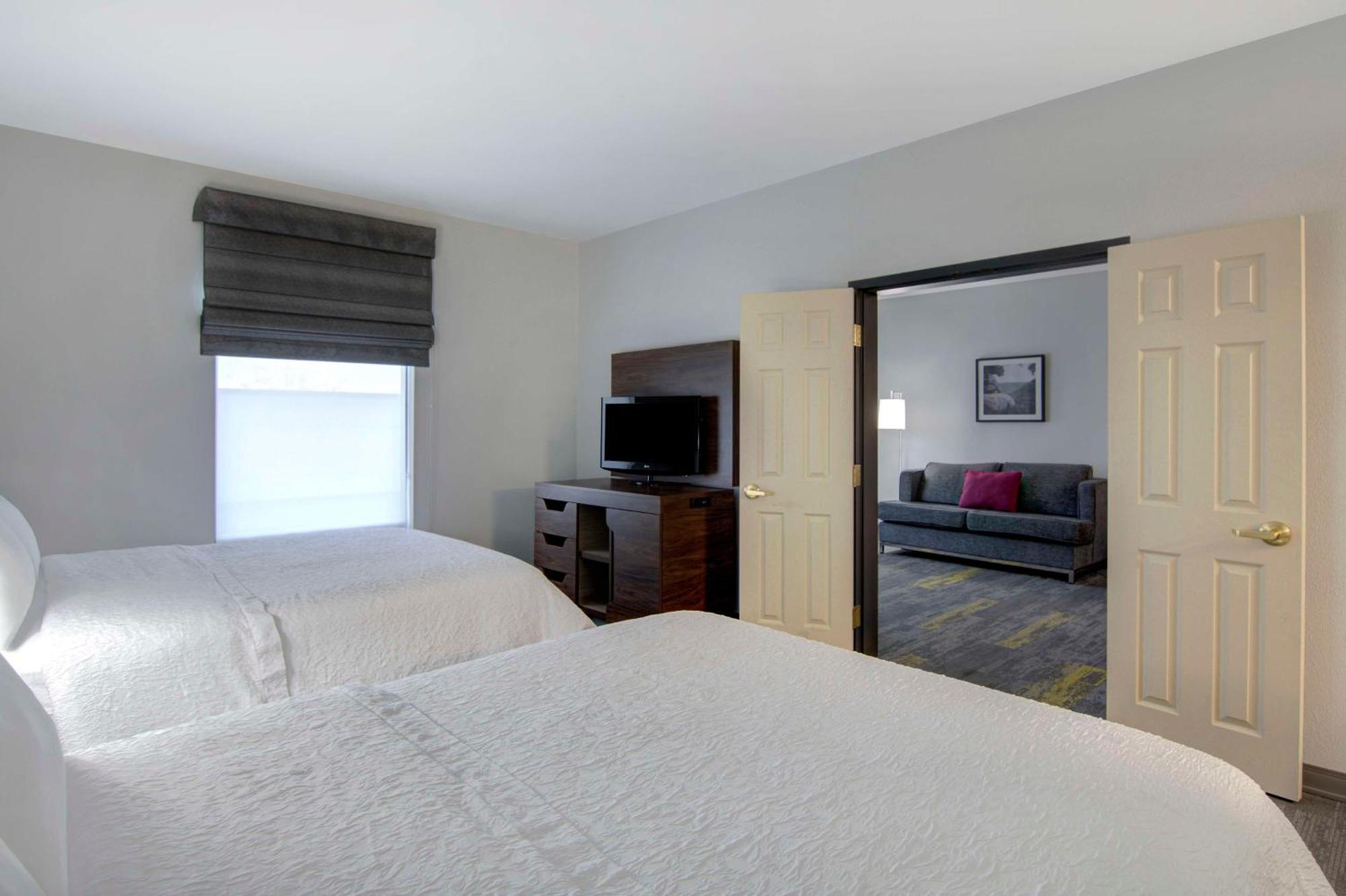 Hampton Inn Фейетвилл Экстерьер фото